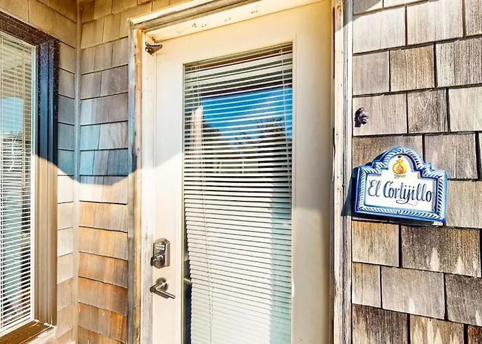 Charming Oceanfront Cottage With Wifi & Easy Beach Access